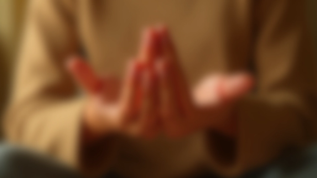 Detail einer unterstützenden Geste während eines Loslassen-Kurses